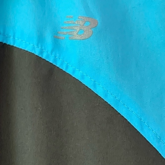 new Balance Women's Sequence Hood Jacket Black Blue Zip Windbreaker Top - Picture 11 of 13